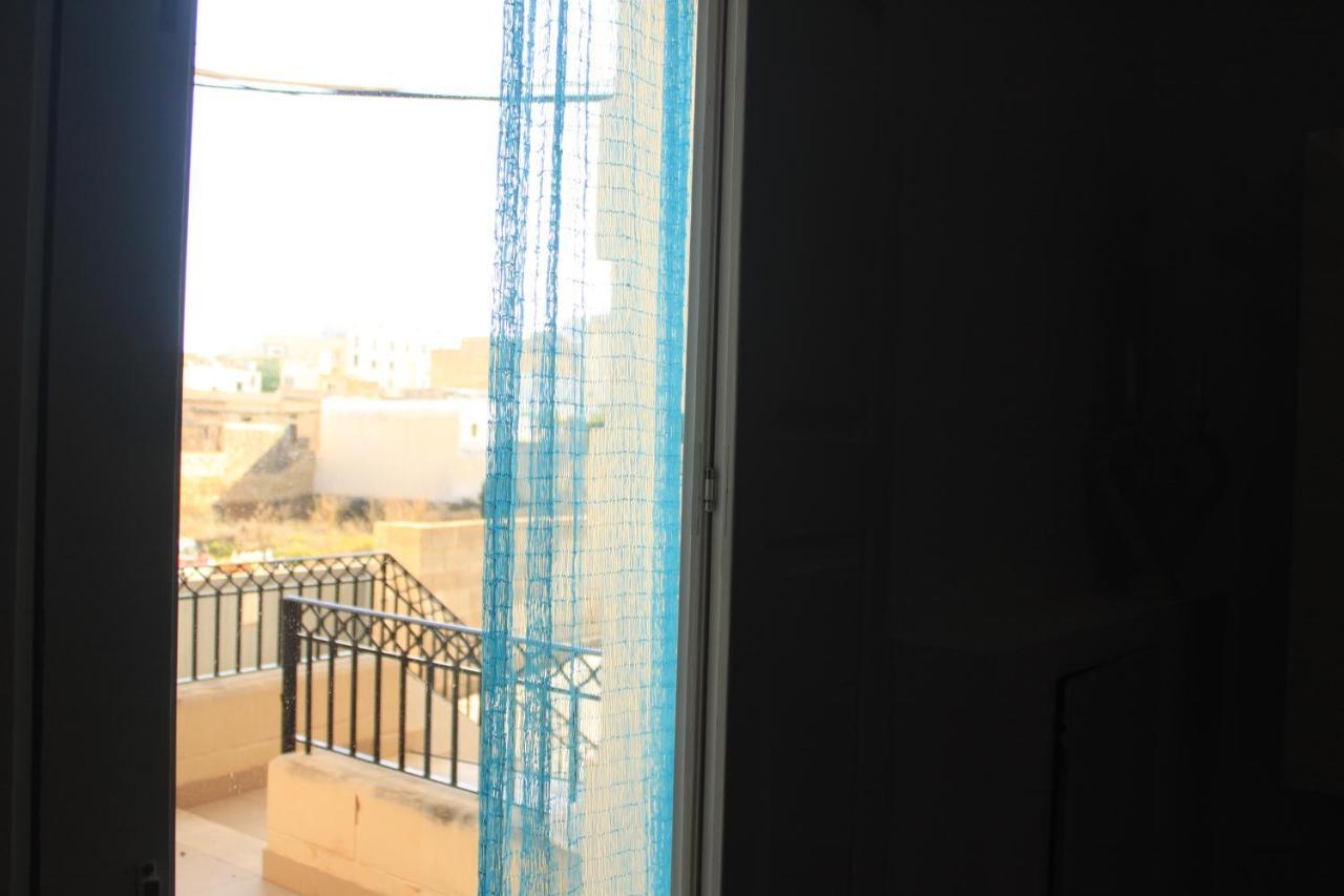 Door 51 * San Ġiljan